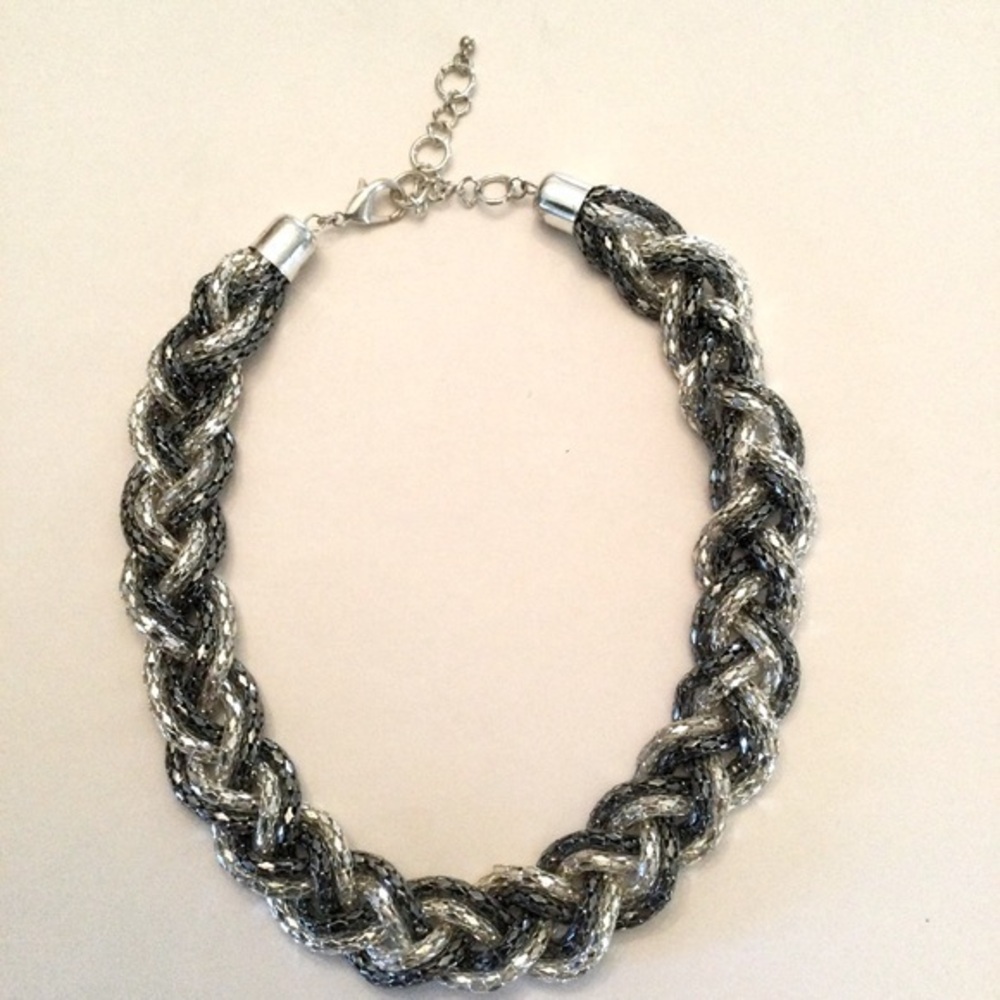 Boutique Black and Silver Color Twist Necklace 18”Beautiful